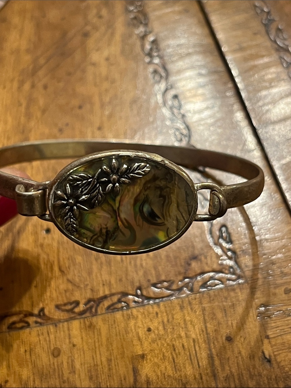 Shell clasp bracelet